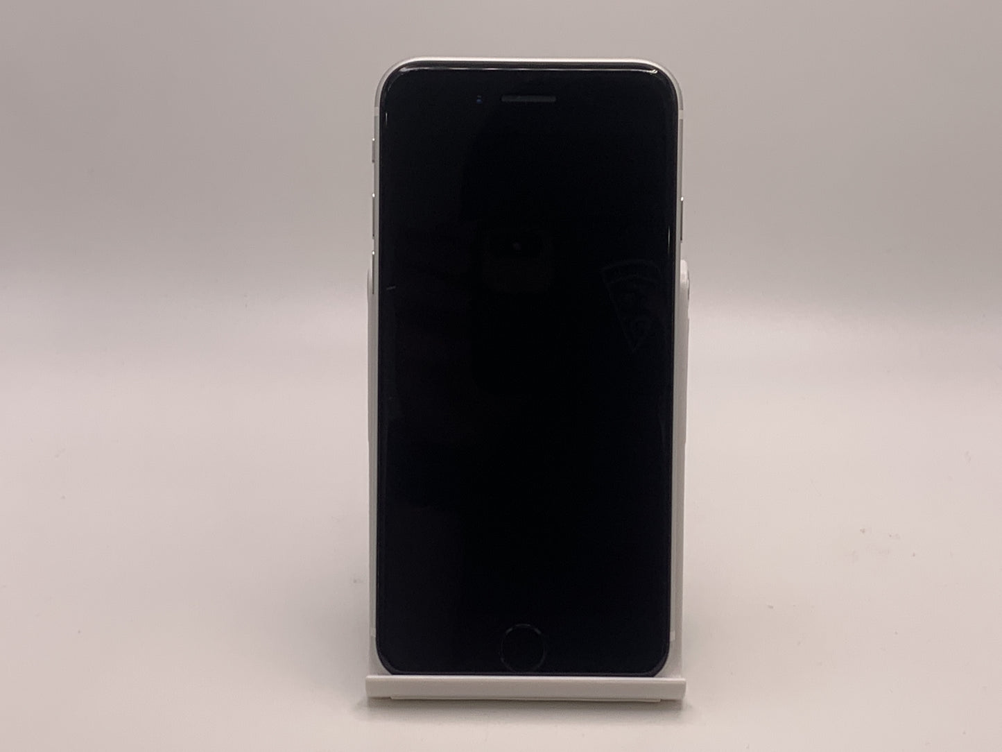 923
